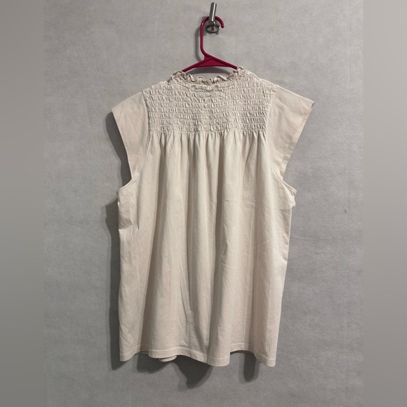 Boss Cream Smocked Blouse size large cap sleeve basic for everyday wear - Picture 8 of 8